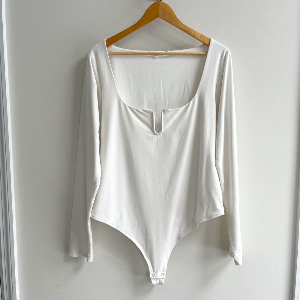 [good american] stretch jersey u ring long sleeve bodysuit white 6
